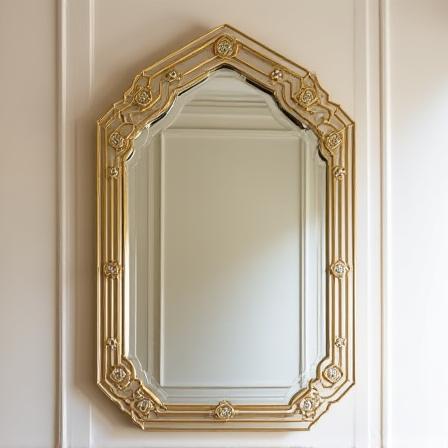 Specchiera artigianale con cornici geometriche dorate